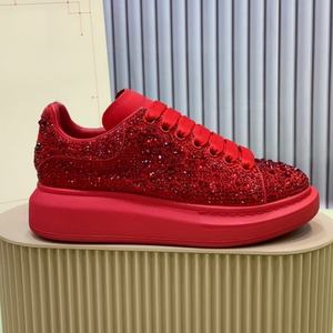 Chaussures décontractées de sport à semelles épaisses en cuir véritable, style slip-on, noires et rouges, cloutées de diamants, pour hommes et femmes, vente en gros d'usine - Product Image 6