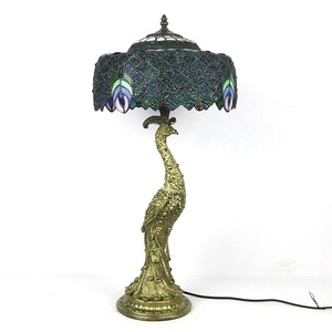 Lámpara de mesa de cristal estilo Tiffany de 12 pulgadas, lámpara de escritorio para dormitorio, pantalla de uva hecha a mano, perfecta para lectura de escritorio, lámpara de escritorio de pavo real - Product Image 4