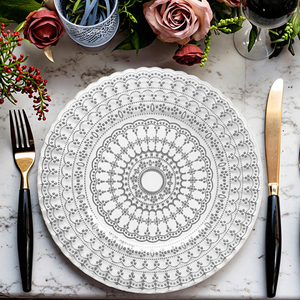 Assiettes de présentation contemporaines de luxe en verre coloré avec motif de dentelle gaufrée Mandala pour la décoration de <span class=keywords><strong>table</strong></span> de banquet de mariage - Product Image 5