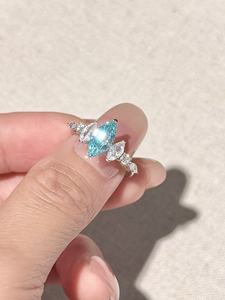 Anillo de Plata 925 con Baño de Oro de 18K y Piedras Preciosas Azules Cultivadas en Laboratorio, Certificado NGTC, para Regalo de Aniversario, Boda o Uso Diario, de UM Jewelry - Product Image 5