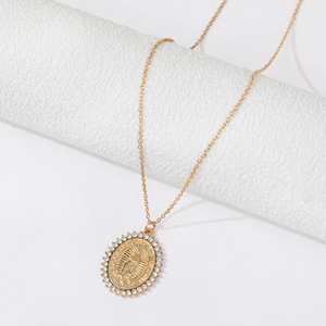 Collar con Colgante de la Virgen María Católica con Engaste de Circones, Joyería Religiosa para Mujer para Ceremonias - Product Image 2
