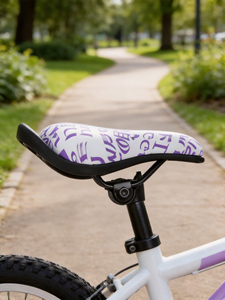 Sella per Bicicletta Bianca e Viola con Stampa di Lettere, 21x13cm, 348g, con Morsetto in Acciaio - Product Image 6