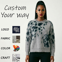 Pull en maille mohair gris pour femme, imprimé léopard abstrait, col rond orné de strass, bordure métallique, coupe ample et manches longues
