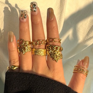 Anillos de Dedo de Acero Inoxidable con Diseño Hueco, Chapados en Oro de 18K, Resistentes al Agua, para Mujer, Venta al Por Mayor - Product Image 1