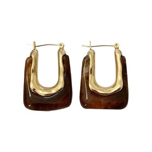 Orecchini a Perno in Acrilico e Resina con Granato, Placcati in Oro 18K, Design Geometrico - Regalo per Donne - Product Image 4