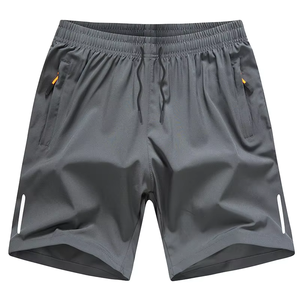 Shorts de course pour hommes personnalisés, respirants, à séchage rapide, légers, réfléchissants, sportifs, avec poche zippée et taille élastique - Product Image 1