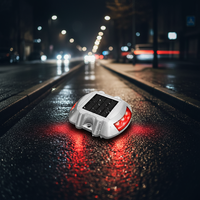 Panneaux routiers réfléchissants solaires à LED, type œil de chat, en aluminium, étanches IP68, haute intensité prismatique pour la signalisation routière