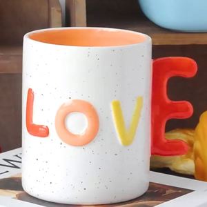 Tazze da <span class=keywords><strong>Caffè</strong></span> in Ceramica con <span class=keywords><strong>Lettere</strong></span> in Rilievo, Nuove e Colorate, Logo Personalizzato, Grandi Tazze in Porcellana Dipinte a Mano per Latte e Tè - Product Image 3