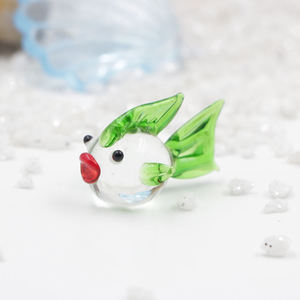 Brede variëteit aan kleurrijke visfiguren, glazen visbakdecoraties, goudvisjes, glazen handwerk - Product Image 3