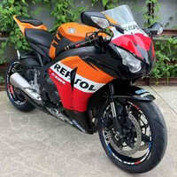 Motocicleta Deportiva de Alto Rendimiento Honda1 CBR1000 1000cc, Cuatro Cilindros en Línea, Refrigeración Líquida, EFI, ABS