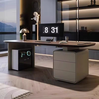 Bureau d'ordinateur moderne minimaliste italien luxueux pour la maison et le bureau, matériaux écologiques et sains, conçu par un designer