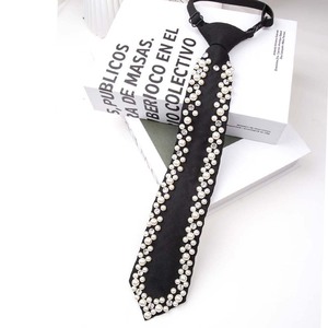 Corbata de perlas para mujer, pre-atada, con diamantes de imitación negros, para uso casual, material de rayón. - Product Image 4