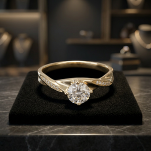 Bague de fiançailles classique en argent 925 plaqué or avec moissanite, taille brillant rond 5 mm, sertie à griffes, bijoux pour femme - Product Image 2