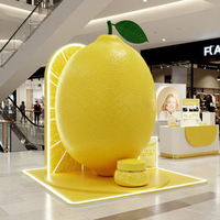 Réplique géante de statue de fruit en fibre de verre (FRP) pour produits cosmétiques, idéale pour la décoration promotionnelle des centres commerciaux et le présentoir de produits de soin à base de citron.
