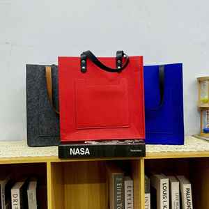 Bolsa de Fieltro Roja Cuadrada de 32x28x14cm, Bolsa de Regalo Promocional de Tela No Tejida, Colores y Tamaños Personalizables - Product Image 2