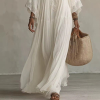 Robe longue en dentelle patchwork pour femme, col en V profond, manches chauve-souris, ample et fluide, parfaite comme cache-maillot de plage ou kaftan de vacances