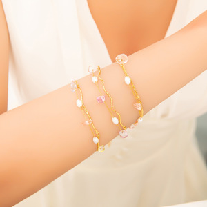 Pulsera de perlas de doble capa con cadena de oro, piedra natural y circonita cúbica para mujer, uso diario. - Product Image 1