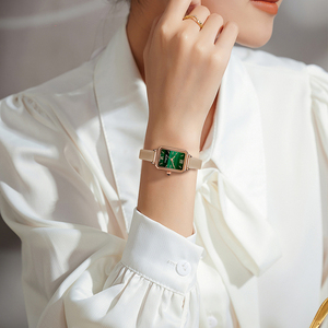 Montre-bracelet à quartz pour femmes, mode, silicone avec boîtier carré en alliage, épaisseur de 6 mm, cadran en verre - Product Image 2