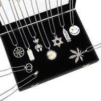 Großhandel Retro Hip-Hop Edelstahl Titan Halskette Anhänger Metalllegierung Schmuck mit Kunst-Logo Box Inklusive Guter Lagerbestand