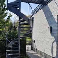 Escalier en colimaçon extérieur de luxe pour améliorer l'esthétique de votre jardin, avec un aspect élégant et une fabrication sur mesure