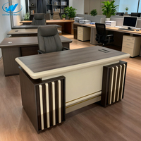 Bureau d'ordinateur de direction moderne et simple en bois avec surface traitée à l'encre à double couche pour la maison et les bâtiments administratifs