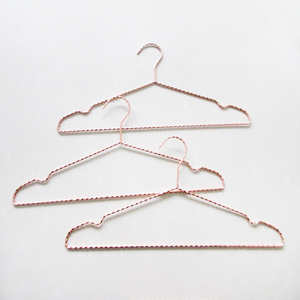 Percha de Metal Chapada en Oro Rosa de 400 mm para Exhibición de Ropa en Tiendas de Lujo - Product Image 4