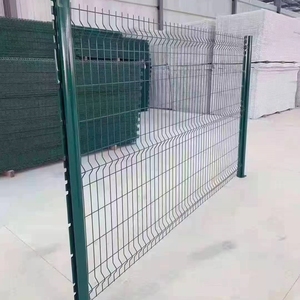 Enduit de PVC vert clôture triangulaire incurvée <span class=keywords><strong>rigide</strong></span> en 3D sans creuser panneaux de clôture en treillis métallique soudés de sécurité en V - Product Image 1