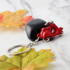 Llaveros Personalizados de Motocicleta <span class=keywords><strong>Italiana</strong></span>, Diseño de Dibujos Animados, Miniatura 3D de Aleación de Zinc, Estilo Femenino - Product Image 4