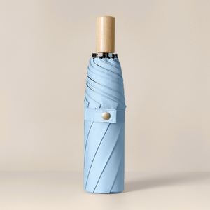 Parapluie pliant automatique de luxe au design moderne avec poignée en bois imperméable, logo personnalisé, promotion en gros - Product Image 4