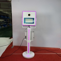 Tech-Metall-Selfie-Fotobox-Maschine mit 15,6-Zoll-Touchscreen, LED-Lichtleiste und kompatiblem Drucker für Hochzeiten, Vermietungen und Geschäftsveranstaltungen