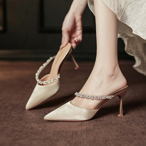 Chaussures de mariée à talon aiguille en satin à bout pointu 8189-2 avec bride en strass, escarpins à talon haut pour femmes - Product Image 4