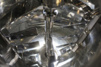 Équipement fixe de phacoémulsification 200L pour la machine d'émulsification de mélange à grande vitesse de cosmétiques