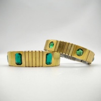 Venta al por mayor de oro de acero inoxidable elástico bio banda de reloj magnética con diferentes colores de piedra de energía