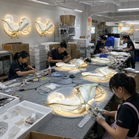 Vente en gros usine : Panneau mural lumineux LED en plumes, style luxe, pour projets professionnels, commande en gros, fournisseur fabricant