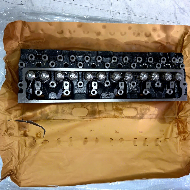 Ex-factory Price Excavator D6E Engine Cylinder Head Assembly with Valve Guides and Valve Seats for Volvo Engine Spare Parts