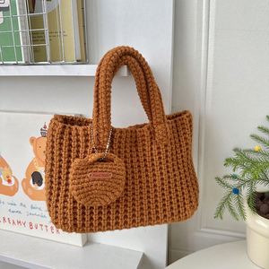 Sac fourre-tout tricoté à la main tendance avec mini porte-monnaie, organisateur multi-usage au crochet pour les voyages, le shopping et l'usage quotidien - Product Image 4