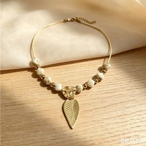 Gold Open Collar Necklace Green Marble Irregular Beads Textured Metal Leaf Pendant Women Boho Vacation Neck Jewelry - Product Image 5