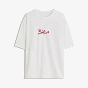 T-shirt in cotone bianco <span class=keywords><strong>con</strong></span> vistosa stampa grafica <span class=keywords><strong>con</strong></span> <span class=keywords><strong>cuore</strong></span> <span class=keywords><strong>rosso</strong></span> sul davanti e sul retro perfetta per fare una dichiarazione di stile - Product Image 3