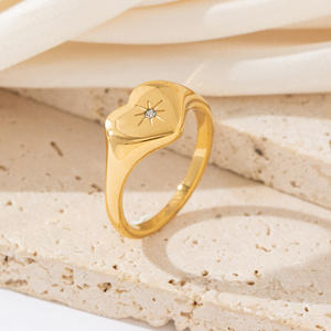 Anillo de Acero Inoxidable con Baño de Oro de 18k, Diseño de Corazón y Zirconia, Venta al por Mayor para Regalo de Boda o Compromiso - Product Image 3