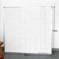 Tableau graphique magnétique suspendu en aluminium 120x120cm avec lignes quadrillées pré-imprimées pour architectes et dessin technique