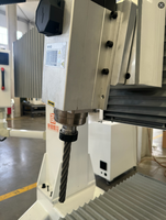 Router CNC de 5 Ejes para Trabajar Madera Rongchi ATC para Muebles Personalizados y Decoración de Interiores con Mesa de Carga y Descarga 1300x2500mm