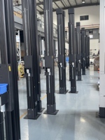 Machine d'alignement 3D des quatre roues pour pneus, avec pont élévateur quatre colonnes intégré, vente en gros fabricant