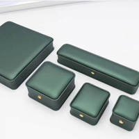 Boîte à bijoux en cuir PU vert de luxe avec estampage doré, logo personnalisé pour bijoux