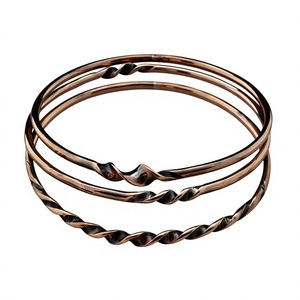 Elegante Brazalete de Cobre con Acabado en Anillo Trenzado Repujado, Trio de Joyería Metálica de Moda, Diseño Exquisito - Product Image 1