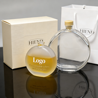 Bouteille diffuseur de parfum vide en verre transparent plat et rond, avec ensemble de bâtonnets en fibre, fournie directement par l'usine