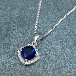 Collana con Ciondolo Quadrato per Donne, Semplice Accessorio Quotidiano per Uso Professionale, Catena per Clavicola - Product Image 3
