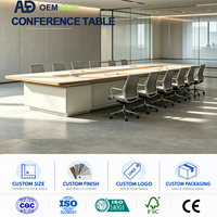 Bureau de conférence Aston, grande table de salle de réunion avec boîte de câblage centrale, plusieurs couleurs disponibles pour les réunions d'entreprise