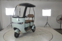 Nouveau tricycle compact cyclomoteur à 3 roues avec auvent de toit coupe-vent imperméable à la pluie tricycle électrique en option