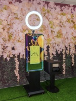Gönderime Hazır Mirrorbooth 65 inç Parti Fotoğraf Kabini Sihirli Ayna Fotoğraf Kabini Düğünler İçin
