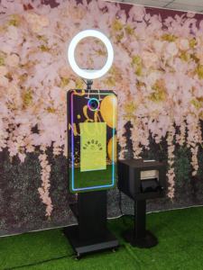 Prêt à expédier : Miroir magique Photobooth 65 pouces pour fêtes et mariages - Product Image 2